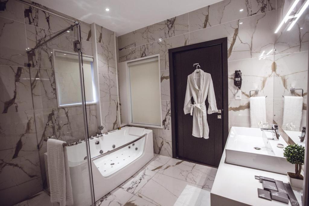 Grand Ittehad Boutique Hotel Лахор Экстерьер фото
