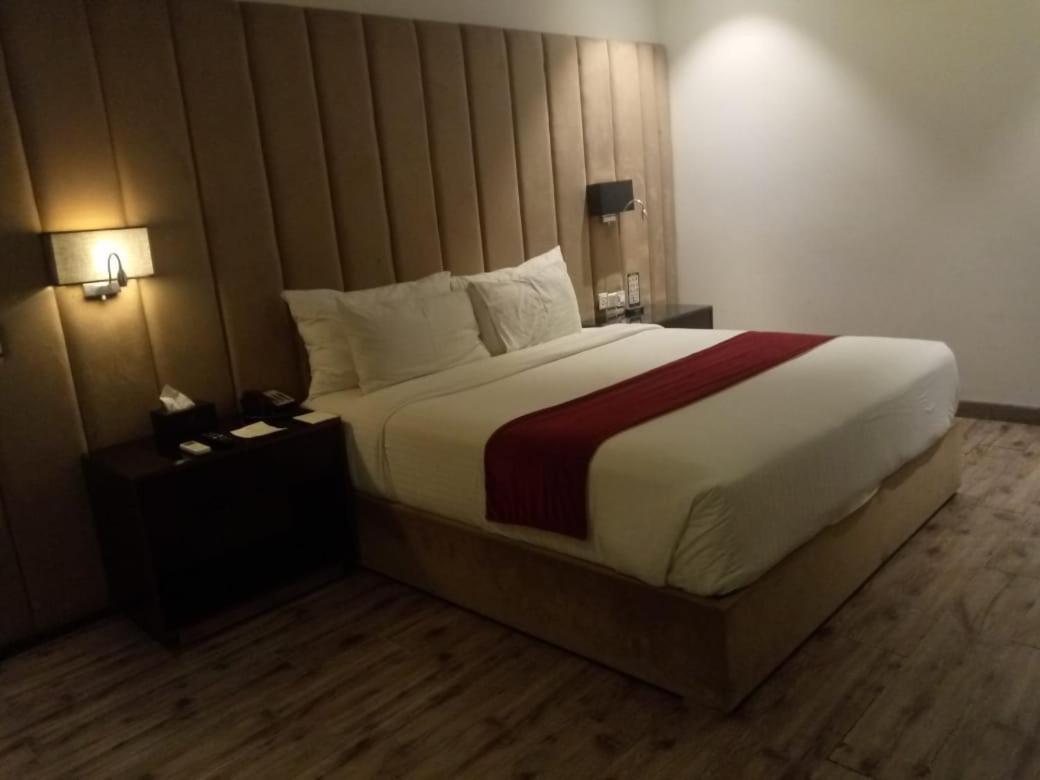 Grand Ittehad Boutique Hotel Лахор Экстерьер фото
